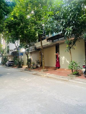 [bán gấp] ngọc khánh - 52m2 - 19 tỷ - phân lô vỉa hè - 2 mặt ngõ trước sau