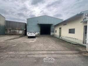 cho thuê kho xưởng dt 2000m giá 85tr/tháng. đường công. điện 3 pha thuận an bình dương