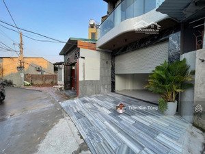 bán nhà đẹp, ngay đường 40m cự khối, đối diện hồ công viên, ô tô tránh, vỉa hè, kinh doanh tốt