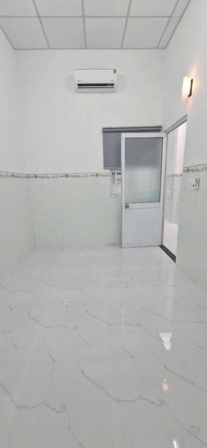 cho thuê nhà trệt 2pn sẵn máy lạnh và máy nước nóng kdc nông thổ sản giá 6tr/tháng.