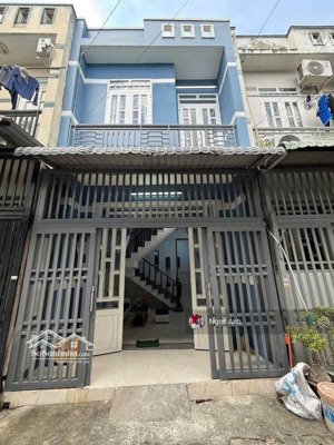 nhà đẹp 1 trệt 1 lầu gần chợ hóc môn, đông dân cư, giá 2,1 tỷ