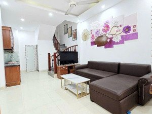 bán nhà nguyễn văn linh 33m2 5 tầng oto tránh 15m thông tứ tung,200m chợ đồng dinh aeon công viên.