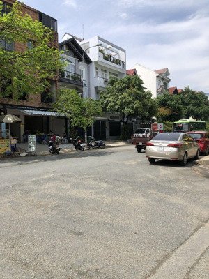 biệt thự 5 tầng 8x19m2 mặt tiền bên sông hiệp bình chánh, thủ đức