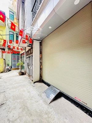 bán nr tại hoàng ngân, 9,9 tỷ, 32m2, đẹp, nhiều tiện ích, q.thanh xuân, hn