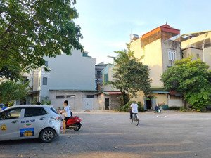 phố lý sơn, nhà c4 hơn 40m2 bãi ô tô cạnh nhà, chỉ 5,3 tỷ