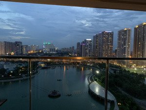 căn hộ góc hoa hậu 145m2. thiết kế 3 ngủ nhà full đồ, tại mandarin. giá thỏa thuận. lh 