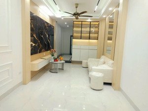 bán nhà giáp bát 5tang thang máy vị trí cực đẹp gần trường học gần chợ dân trí cao nhà mới kính coo