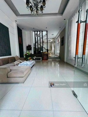 siêu phẩm - nhà 3 tầng - hxh - gần phạm văn đồng - dt: 90m2 giá 6,4 tỷ