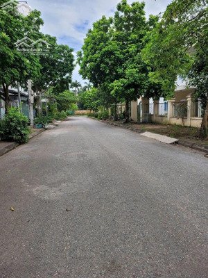 cần bán lô góc 110m2, 2 mặt tiền gần trường đại học quốc gia hà nội, giá tốt