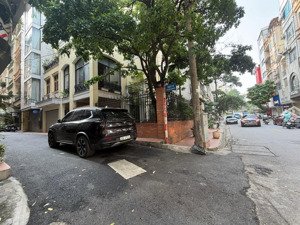 cho thuê biệt thự phố linh lang-kim mã thượng. dt180m2x4t. tk tầng 2p vs khép kín. ngõ ô tô tránh