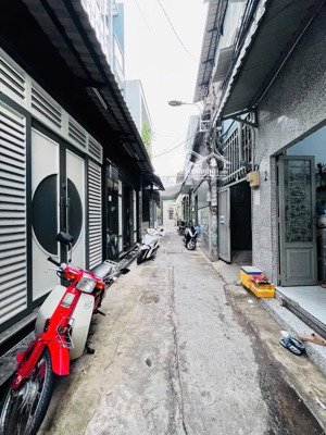 nhà đẹp dương bá trạc 4pn (có phòng dưới đất cho người lớn tuổi) shr nở hậu tài lộ