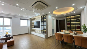 hiếm. 3 ngủ chung cư 113 trung kính 100m full đồ giá 10 tỷ chuẩn giá có thương lượng