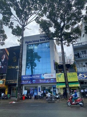 tòa nhà mặt tiền trần hưng đạo - dt: 10m x 15m - ngân hàng thuê 325 tr/tháng - 5 tầng - giá 85 tỷ