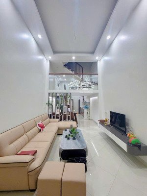 lô góc quan hoa. nhà 2 mặt tiền, kinh doanh đỉnh, thoáng sáng, ngõ thông, 3 gác đỗ cửa, 20m ra ô tô