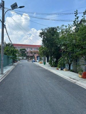 do cần tiền bán gấp căn nhà ngay khu thanh xuân 24 đường thông 10m gần ngay viên đường lão