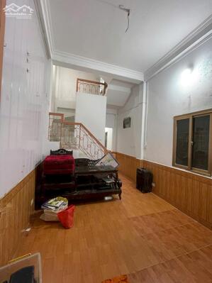 Cho thuê nhà 3 tầng giá cực rẻ tại ngõ 11 Nguyễn An Ninh