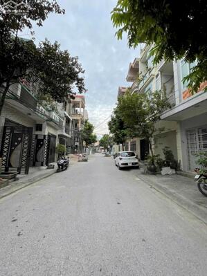 Bán lô đất ngay cạnh trường cấp 3 Hồng Bàng 80m giá chỉ có 3,x tỷ LH 0979087664