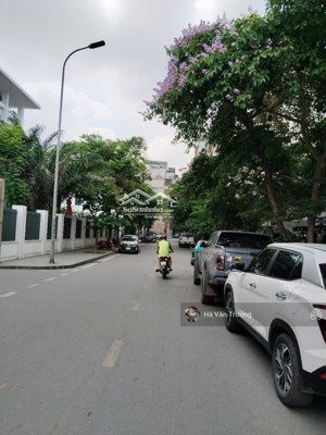 chính chủ cần bán nhà ngõ quận ủy đống đa, 75m2 ô tô vào nhà giá 46 tỷ