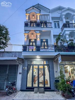 Nhà 1 trệt 2 lâu xây mới Khu Dân Cư Đại Học Y Dược Cần Thơ