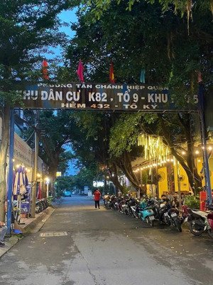 chính chủ kẹt tiền nhà đẹp khu vip k82, 1 trục tô ký q12