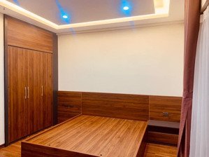 bán gấp nhà 5 tầng pl ngõ 699 lạc long quân,dt:45m2,ô tô 7 chỗ vào nhà,ngõ ô tô thông gần lotte
