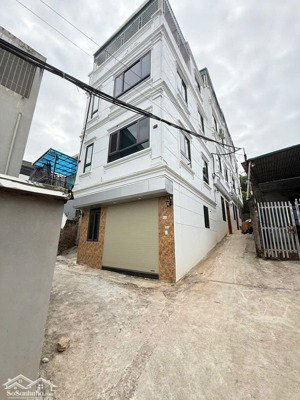 nhà 4t x32m2 đường ôtô đỗ,nhà gần trạm xe buýt trường cấp 1,2 phụng châu chỉ 2,8 tỷ 