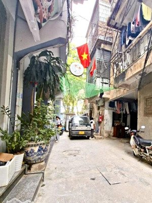 vừa ở vừa cho thuê- ngõ quận uỷ 68 cầu giấy 32mx5t- mặt tiền 5,5m giá 8 t.ỷ.