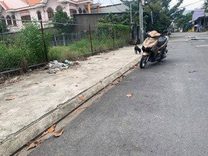 bán đất đẹp đông hưng thuận - mặt tiền 12m - 1.058m ( 20m x 54m ) chỉ 46 triệu/m2