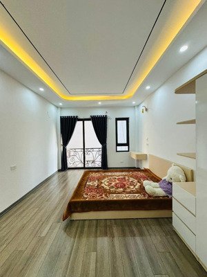 bán nhà thạch bàn 32m2 x 5 tầng x 3,6m nhỉnh 6 tỷ