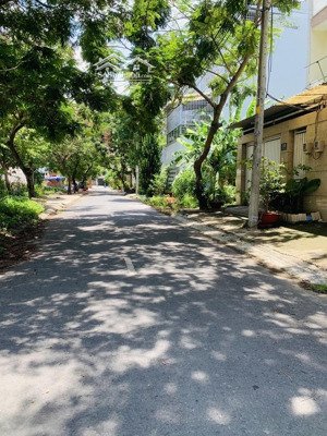 bán căn nhà siêu đẹp tại khu dân cư phú lơi.