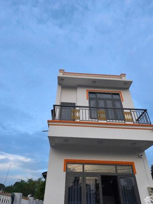 bán nhà 1 trệt 1 lầu đường nhánh tỉnh lộ 7 xã thái mỹ 5x25m (nở hậu 6m) 3pn shr 1 tỷ890