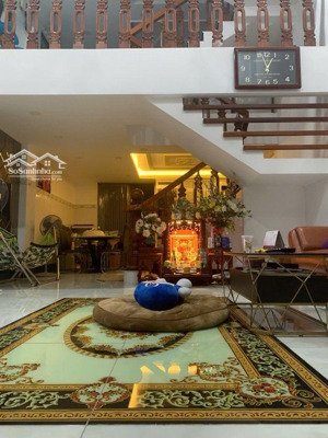 chủ cần bán gấp giá mới cực tốt cho nhà đầu tư!nhà hẻm 4m trung tâm full nội thất cao cấp