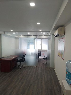 văn phòng q1 giá 12 triệu (37m2) tòa nhà mặt tiền nguyễn công trứ ngay phố ngân hàng
