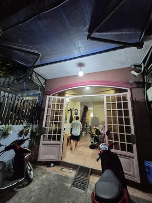 nhà q4 - hẻm 1 sẹc - sân rộng - 45m2 - 1 lầu - không quy hoạch - chỉ 4 tỷ hơn