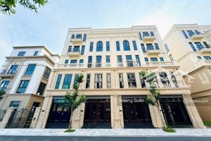 tòa văn phòng 11 tầng mặt hồ khu xã đàn - 420m giá 260 tỷ - 2 hầm chìm, full hoàn công, 2 ngõ pccc