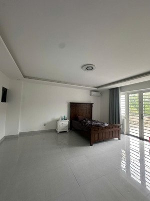 nhà trung tâm tp mới 5 phòng ngủ 8 máy lạnh