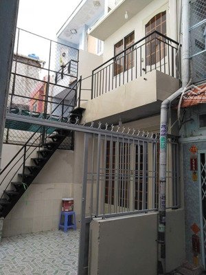 nhà 3.1 x 15m 2 tầng hẻm trần phú - trần nhân tôn, p9, q5