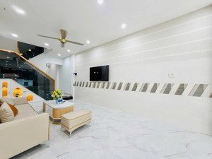 bán gấp nhà bến văn đồn p2 quận 4. giá 3,350tỏi/78,2m gần trường tiểu học đặng trần côn. thuê 21tr/