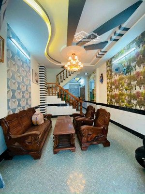 nhà mới có nội thất 4*14m 2lầu st 4pn 4wc hxh quang trung