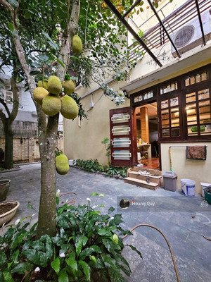 biệt thự làng việt kiều châu âu - nguyễn văn lộc 160.8m2* mặt tiền 10m. nhìn sân chơi vị trí đẹp