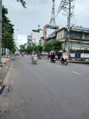 nhà đường tầm vu hẻm 6m giáo xứ thanh đa đi vào dt 4x18m trệt 3 lầu st rất đẹp gần mặt đường chính