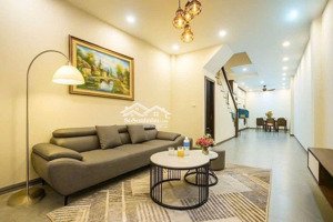 bán nhà sài đồng ,55m ,4 ngủ ,nội thất sang sịn, gần ô tô tránh,chỉ 8 xty