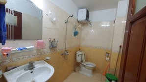 cần bán gấp nhà 4 tầng mp cổ hàng ngang,ngõ gạch.dt:37m2,mt:5m.lô góc.sổ vuông đẹp.kd tốt