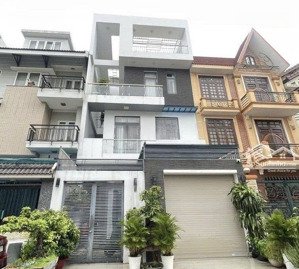 bán nhà 40m ra mặt tiền hùng vương, quận 10. giá 6 tỷ 170/ 6mx13,3m. hẻm xe hơi thông suốt, sổ sẵn