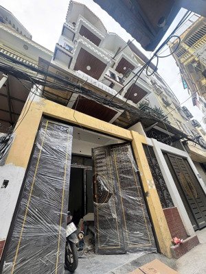 nhà mới ngõ 23 xuân la tây hồ gần hồ tây. ngõ ba gác thoáng thông tứ tung 4 ngủ 48m2. 4 tầng