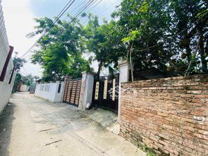 nhà 140m2 hoàng kim, mê linh - xung quanh toàn biệt thự - ô tô đỗ sân