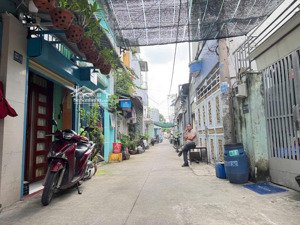 nhà nhỏ xinh, vào ở ngay, 3 tầng, 2pn, 3wc, hẻm xe hơi, gần ngã 4 linh xuân, chỉ 2,5 tỷ.