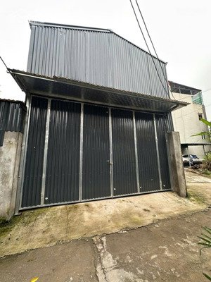 cho thuê kho đẹp đường hạ trại , dt 215m, mt 6m, rb, giá 12tr