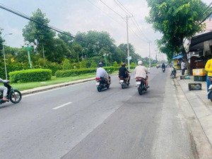 nhà c4- mtkd nguyễn tư giản- 180m- ngang 8.1m. cpxd 9 tầng.