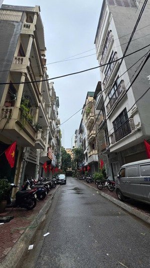 phân lô vỉa hè thông. nguyễn thị định hoàng ngân. dt 58m2x5t. mt 4.2m. tút tốt. giá 24.5 tỷ.